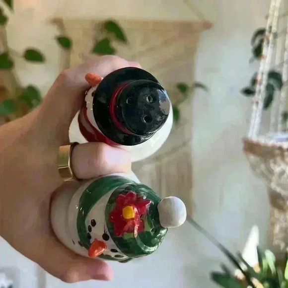 Publix 2005 Holiday Snowfolk Salt & Pepper Shaker Set - Encore Edition winter - Picture 4 of 9